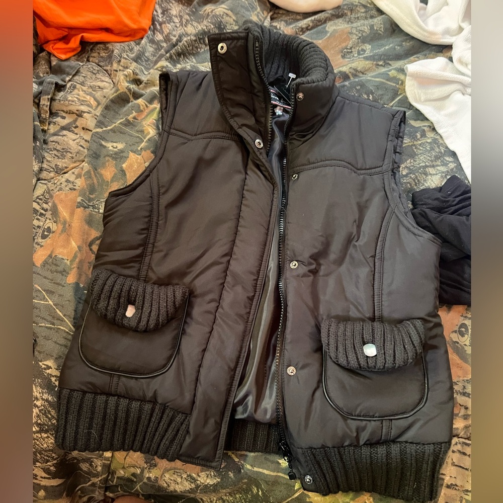 Black vest with pockets